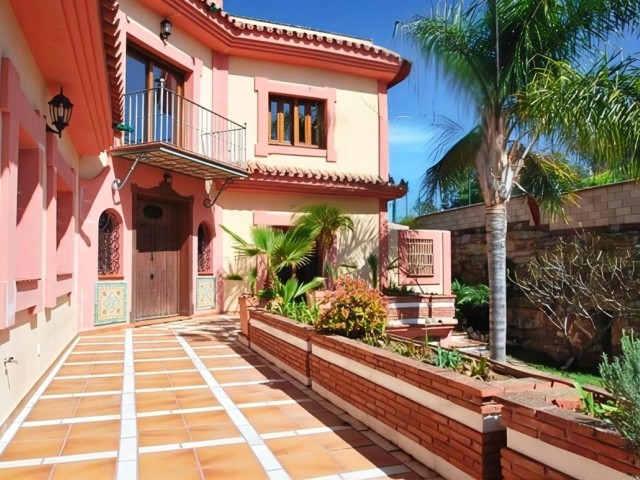 5 Makuuhuoneen Huvila Estepona