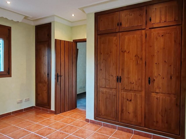 5 Makuuhuoneen Huvila Estepona