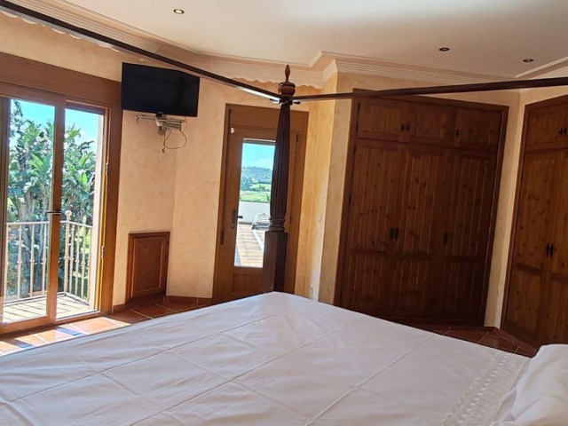 5 Makuuhuoneen Huvila Estepona