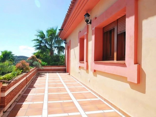 5 Makuuhuoneen Huvila Estepona