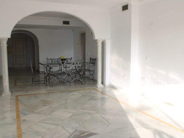 2 Sovrums Lägenhet i Marbella