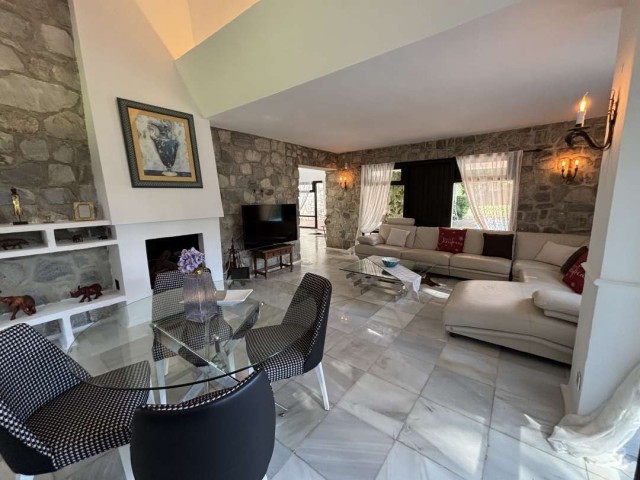 4 Makuuhuoneen Huvila Marbella