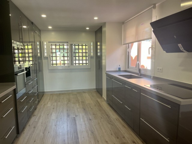 3 Makuuhuoneen Huoneisto Estepona