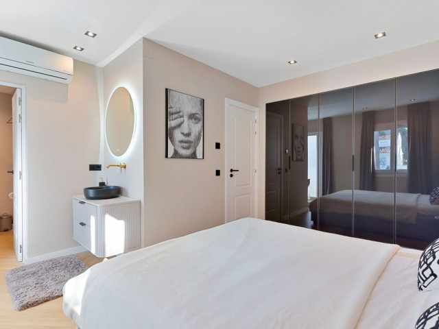 Adosado con 4 Dormitorios  en Guadalmina Baja