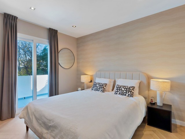 Adosado con 4 Dormitorios  en Guadalmina Baja