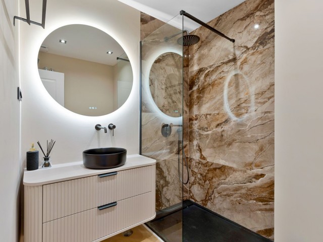 Adosado con 4 Dormitorios  en Guadalmina Baja