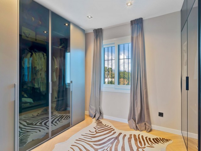 Adosado con 4 Dormitorios  en Guadalmina Baja