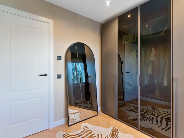 Adosado con 4 Dormitorios  en Guadalmina Baja