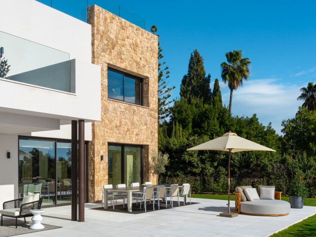 5 Bedrooms Villa in The Golden Mile