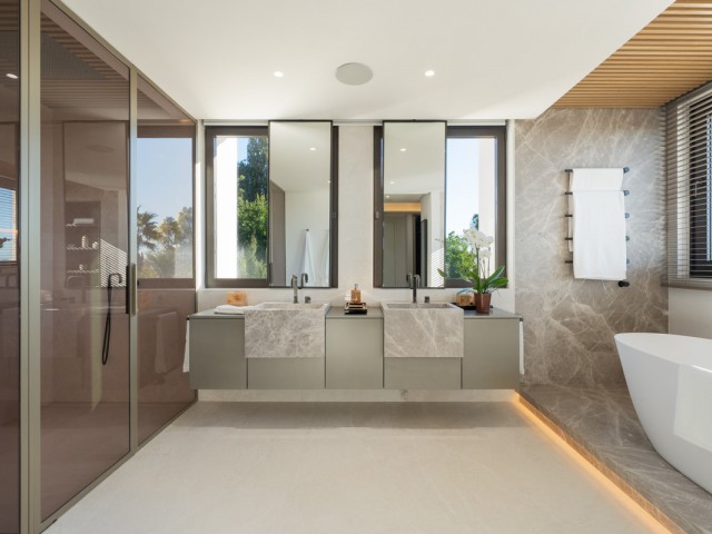 5 Bedrooms Villa in The Golden Mile
