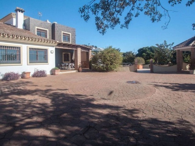 6 Makuuhuoneen Huvila Estepona