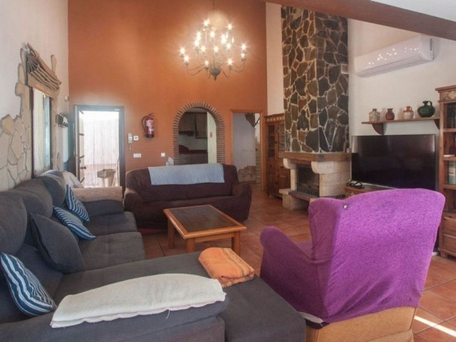 6 Makuuhuoneen Huvila Estepona