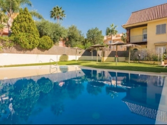 Maison mitoyenne avec 4 Chambres  à San Pedro de Alcántara