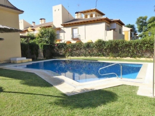 Maison mitoyenne avec 4 Chambres  à San Pedro de Alcántara