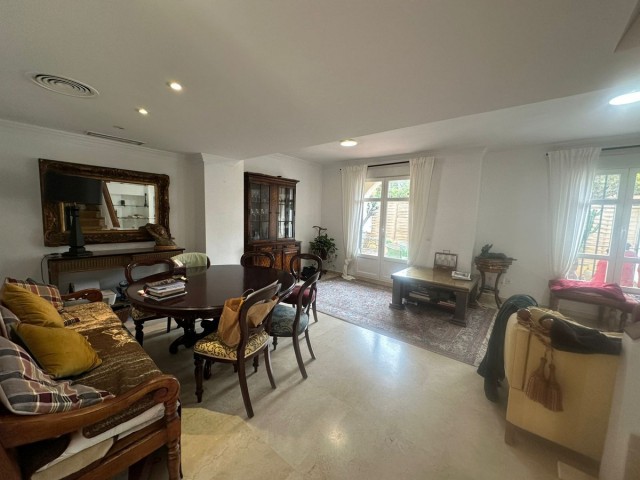 Maison mitoyenne avec 4 Chambres  à San Pedro de Alcántara