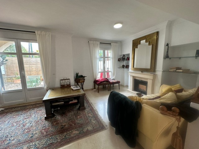 Maison mitoyenne avec 4 Chambres  à San Pedro de Alcántara