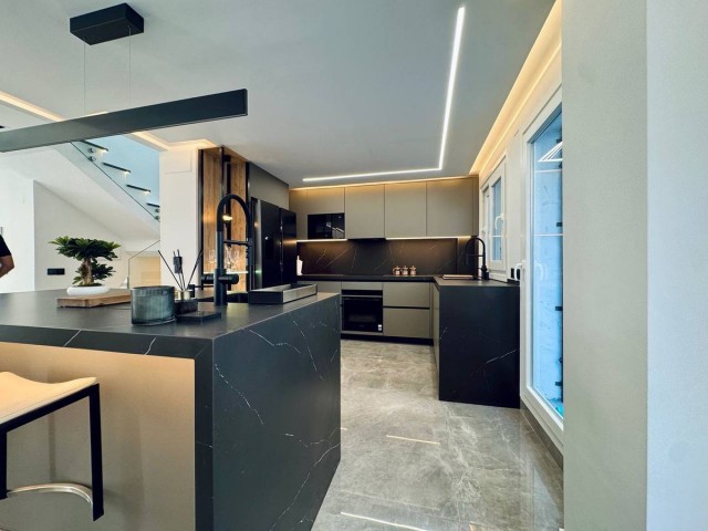 Maison mitoyenne avec 3 Chambres  à Marbella