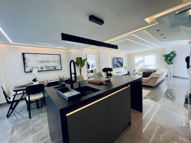 Maison mitoyenne avec 3 Chambres  à Marbella