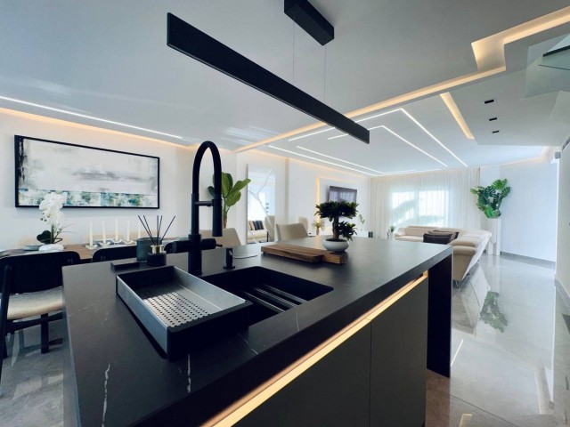 Maison mitoyenne avec 3 Chambres  à Marbella