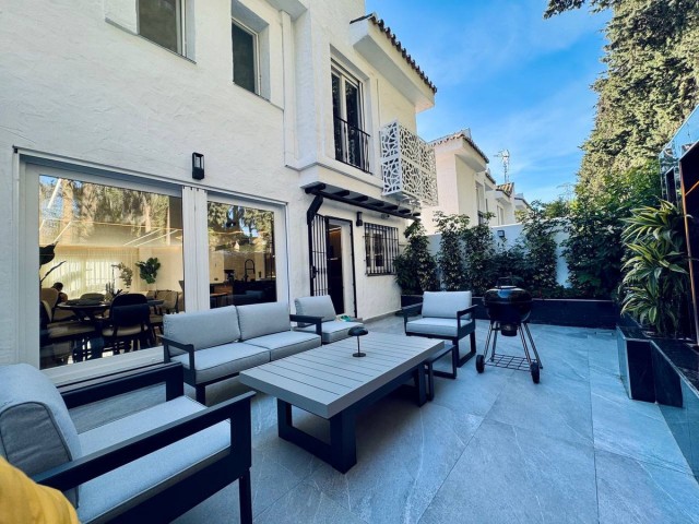 Maison mitoyenne avec 3 Chambres  à Marbella