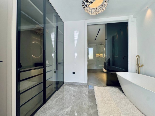 Maison mitoyenne avec 3 Chambres  à Marbella