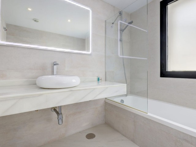 2 Makuuhuoneen Huoneisto Estepona