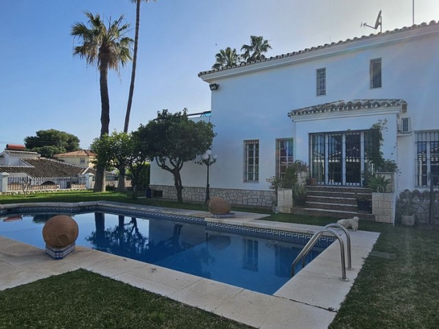6 Bedrooms Villa in Benalmadena Costa