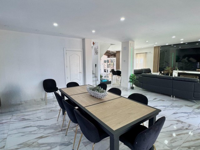 5 Makuuhuoneen Huvila Alhaurín de la Torre