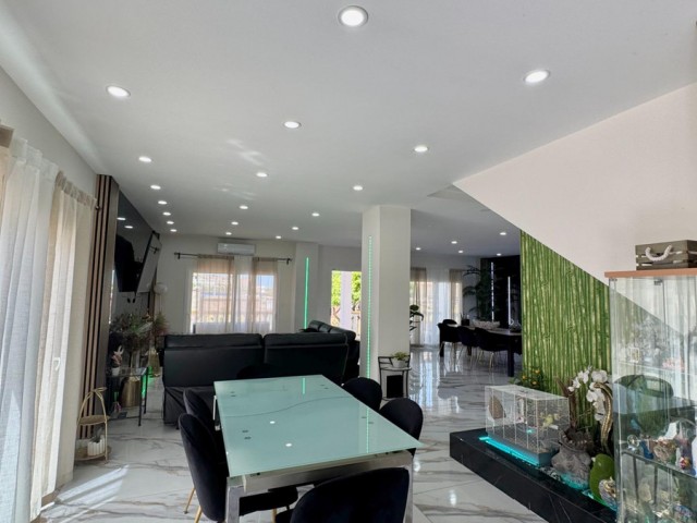 5 Makuuhuoneen Huvila Alhaurín de la Torre