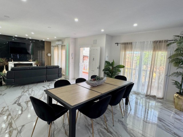 Villa avec 5 Chambres  à Alhaurín de la Torre