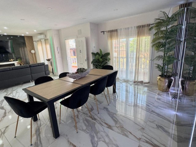 Villa avec 5 Chambres  à Alhaurín de la Torre