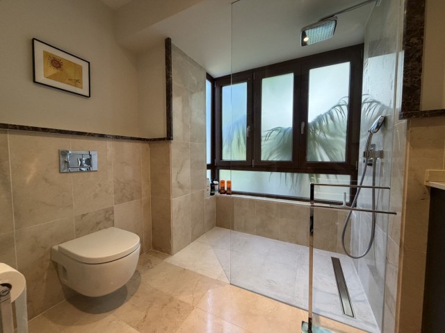 4 Makuuhuoneen Huvila Benahavís