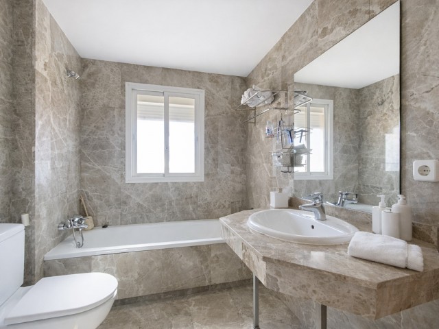 3 Makuuhuoneen Rivitalo Estepona