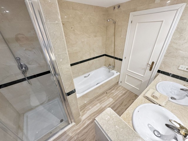 Appartement avec 2 Chambres  à Elviria