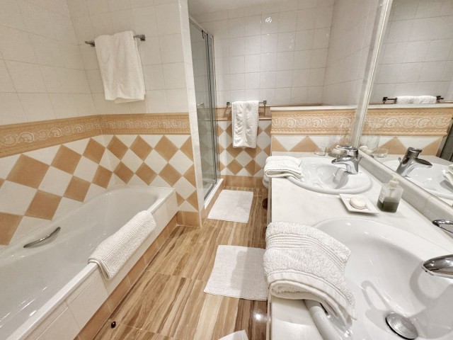 Appartement avec 2 Chambres  à Elviria