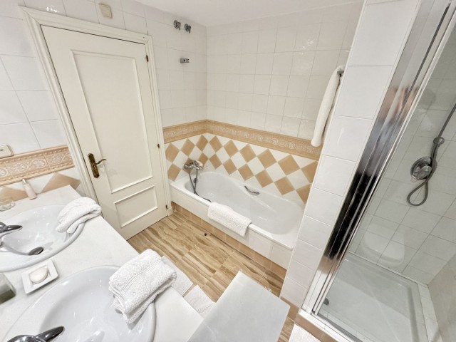 Appartement avec 2 Chambres  à Elviria