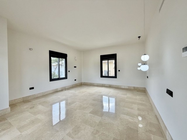 5 Makuuhuoneen Huvila Puerto Banús