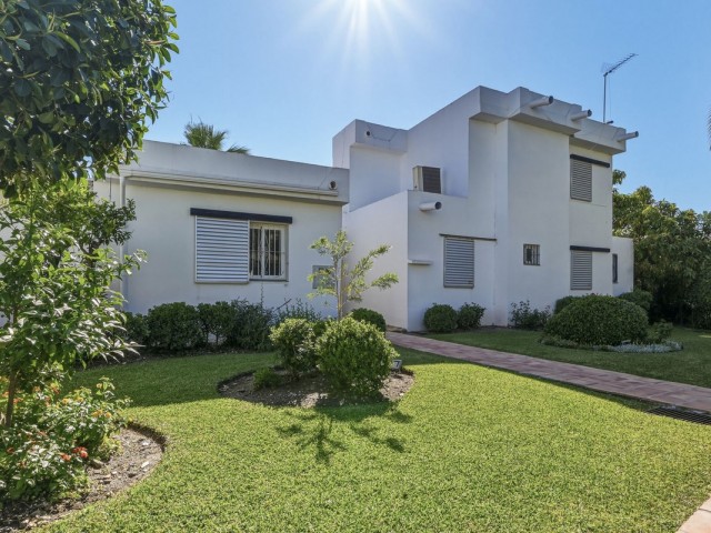 2 Schlafzimmer Villa in Nueva Andalucía