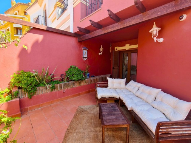 Maison mitoyenne avec 3 Chambres  à La Alcaidesa