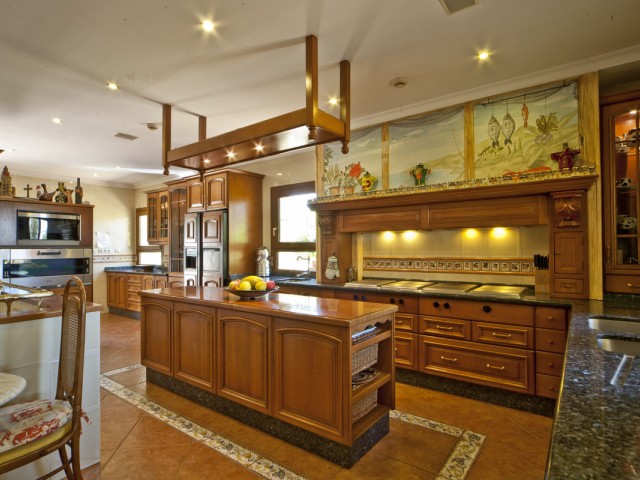 Villa avec 6 Chambres  à Nueva Andalucía