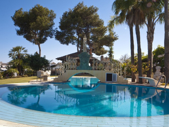 6 Soveroms Villa i Nueva Andalucía