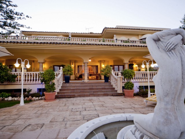 6 Soveroms Villa i Nueva Andalucía