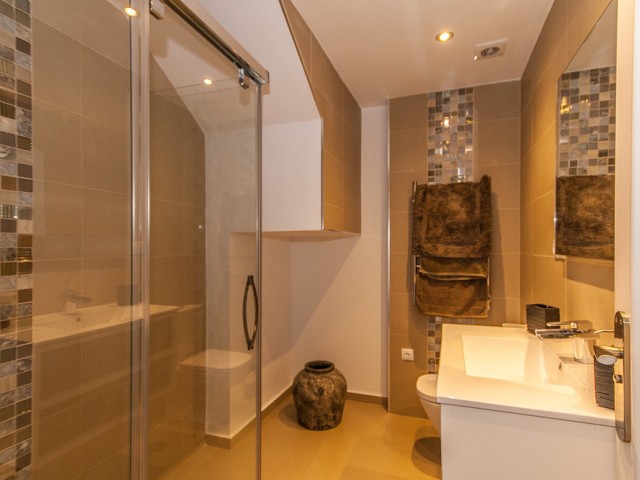 Kattohuoneisto Elviria