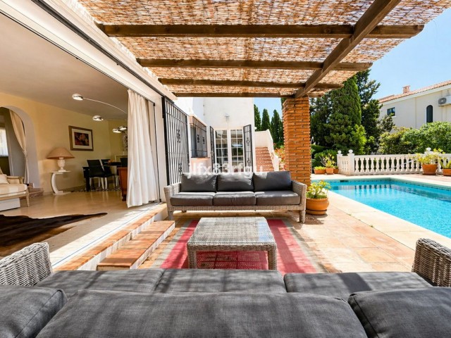 Villa avec 4 Chambres  à Riviera del Sol