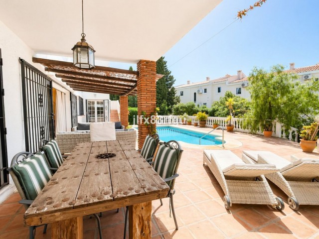 Villa avec 4 Chambres  à Riviera del Sol