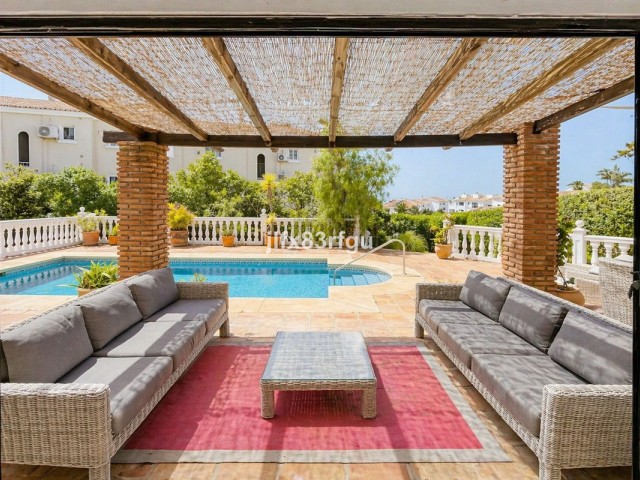 Villa avec 4 Chambres  à Riviera del Sol