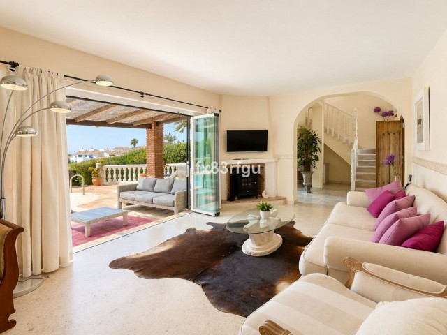 Villa avec 4 Chambres  à Riviera del Sol