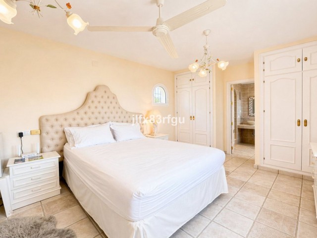 Villa avec 4 Chambres  à Riviera del Sol