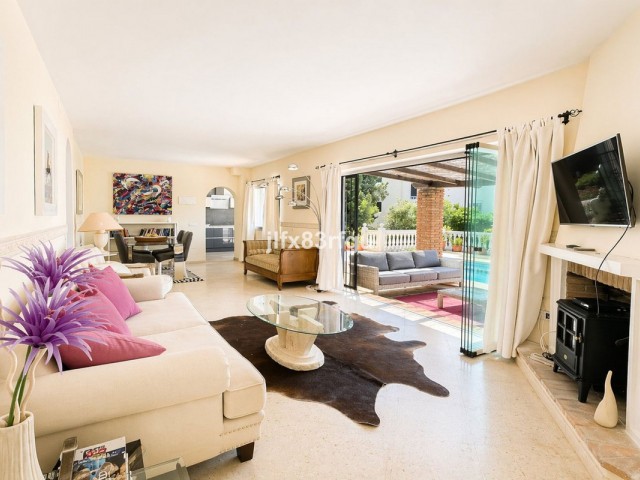 Villa avec 4 Chambres  à Riviera del Sol