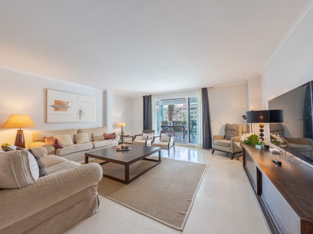 Huoneisto, Sotogrande Marina, R5160451